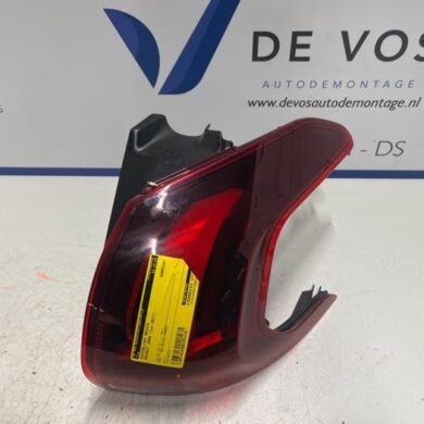 Peugeot 2008 1.2 Vti 12V PureTech 82 Achterlicht rechts 2017 9826730380