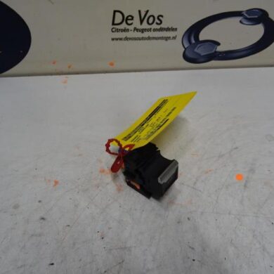 Peugeot 3008  Handrem schakelaar HNSHN05 2019 98105935VV