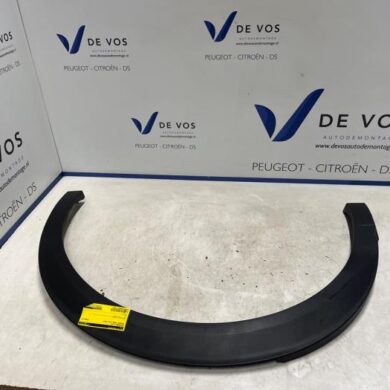 Peugeot 2008 1.2 VTi 12V PureTech 100 Wheel arch strip 2020 98257367XT
