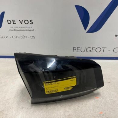 Peugeot 5008 1.2 12V e-THP PureTech 130 Achterlicht links 2022 9836231880