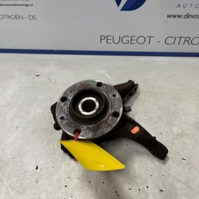 Peugeot 2008 1.2 VTi 12V PureTech 100 Knuckle, front left 2020 9826532480