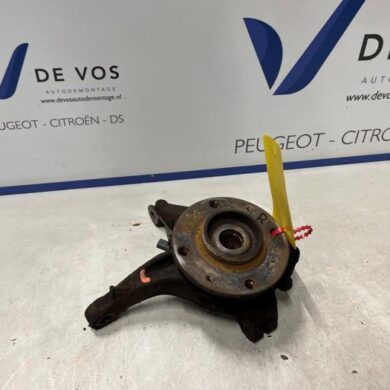 Peugeot 2008 1.2 VTi 12V PureTech 100 Knuckle, front right 2020 9826532380