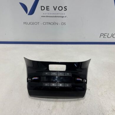 Peugeot 2008 1.2 Vti 12V PureTech 82 Kachel Bedieningspaneel 2018 9819570680