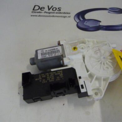 Peugeot 407  Raammotor Portier 2005 9222Y6