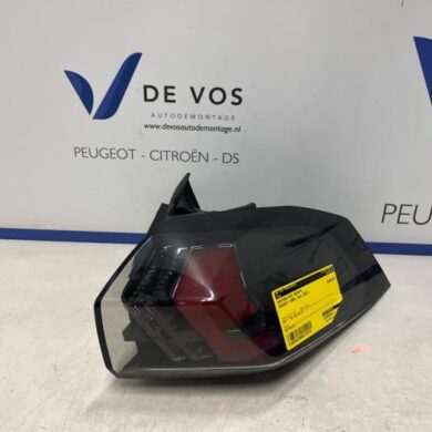 Peugeot 2008 1.2 VTi 12V PureTech 100 Achterlicht rechts 2021 9838190480