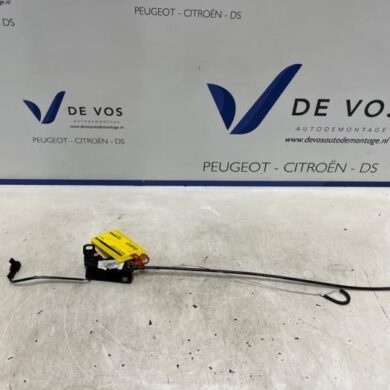 Peugeot 308 1.6 VTI 16V Tailgate lock mechanism 2010 8484AR