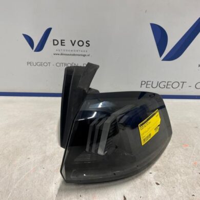 Peugeot 5008 1.2 12V e-THP PureTech 130 Taillight, right 2022 9836231580