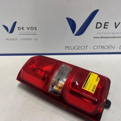 Peugeot Expert 2.0 Blue HDi 120 16V Achterlicht links 2021 9808243180