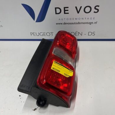 Peugeot Expert 2.0 Blue HDi 120 16V Achterlicht rechts 2018 9808243080