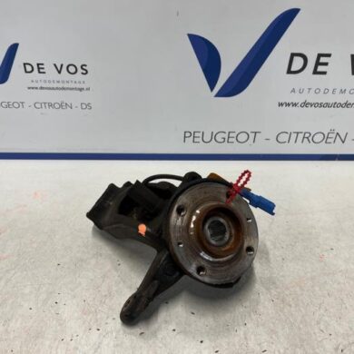 Citroen C3 1.2 12V e-THP PureTech 110 Fusee rechts-voor 2017 364790