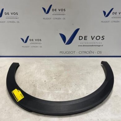 Peugeot 2008 1.2 VTi 12V PureTech 100 Spatbord Lijst 2020 98257365XT