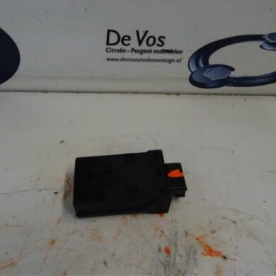 Peugeot 1007  Centrale Deurvergrendelings Module 2006 657047