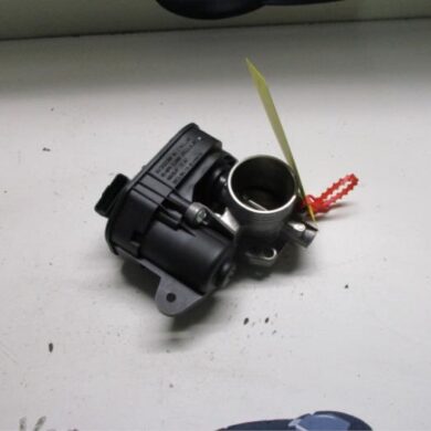 Peugeot 2008 1.2 Vti 12V PureTech 82 Gasklephuis HM01-HMZHM01 2013 9673622380