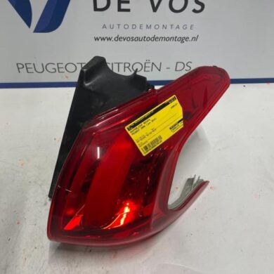 Peugeot 2008 1.2 Vti 12V PureTech 82 Achterlicht rechts 2014 9678074380