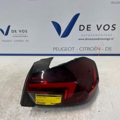 Opel Corsa 1.2 Turbo 12V 100 Achterlicht rechts 2021 9829317880