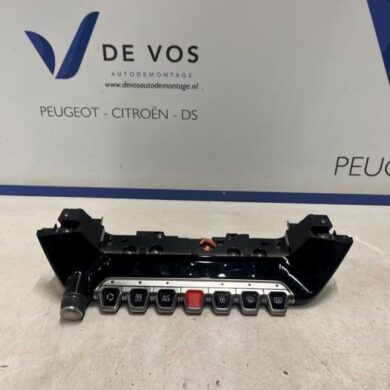 Peugeot 2008 1.2 VTi 12V PureTech 100 Heater control panel 2020 98261078XU