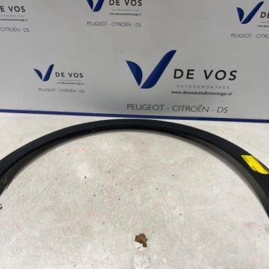 Peugeot 3008 1.2 12V e-THP PureTech 130 Wheel arch strip 2021 98252889XT