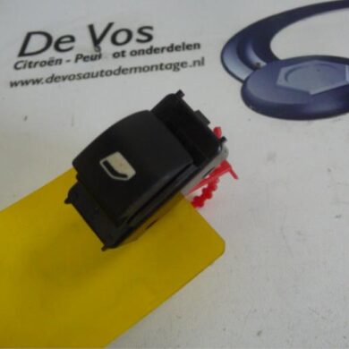 Peugeot Partner 1.6 HDI 90 Elektrisch Raam Schakelaar 2014 6490E2