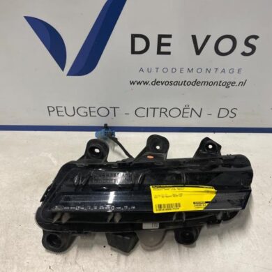 Peugeot 3008 1.2 12V e-THP PureTech 130 Dagrijverlichting rechts 2021 9836230980