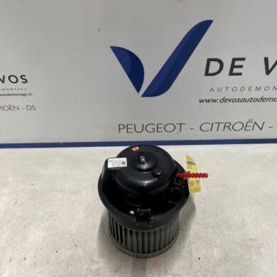 Peugeot 2008 1.2 VTi 12V PureTech 100 Heating and ventilation fan motor 2020 9840566280