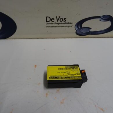 Peugeot 1007  Centrale Deurvergrendelings Module 2006 657047