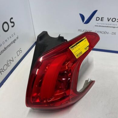 Peugeot 2008 1.2 Vti 12V PureTech 82 Achterlicht links 2015 9678074280