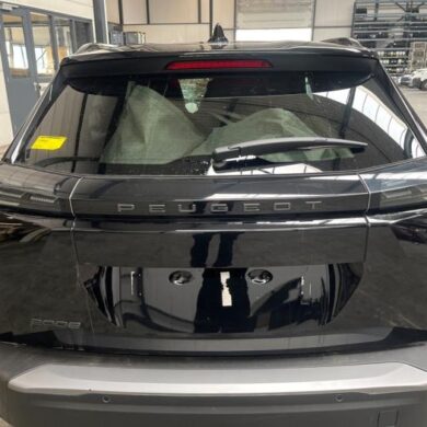 Peugeot 2008 1.2 VTi 12V PureTech 130 Achterklep 2024 9831045880