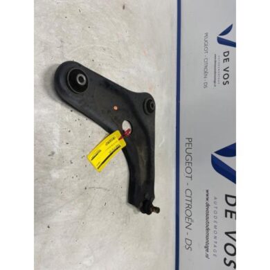 Citroen C3 1.2 12V e-THP PureTech 110 Front wishbone, right 2017 3521N8