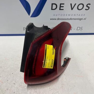 Peugeot 2008 1.2 Vti 12V PureTech 82 Achterlicht rechts 2017 9814745980-9826730380