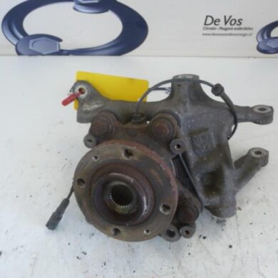 Peugeot 3008  Fusee links-achter 2013 334043-3307A2-330605