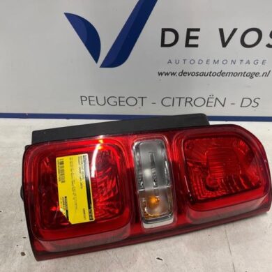 Peugeot Expert 2.0 Blue HDi 145 16V Achterlicht rechts 2023 9808243080