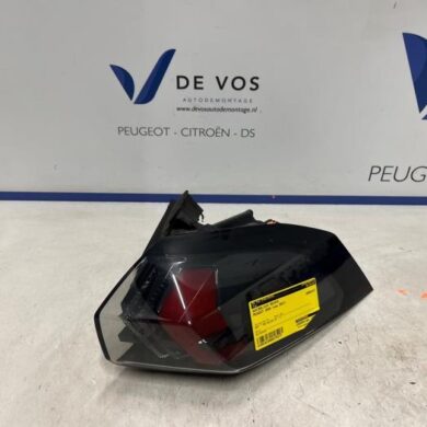 Peugeot 2008 1.2 VTi 12V PureTech 100 Achterlicht rechts 2021 9838190480