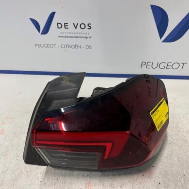 Opel Corsa 1.2 Turbo 12V 100 Achterlicht rechts 2020 9829317880