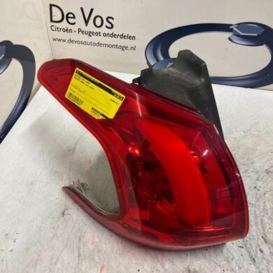 Peugeot 2008 1.2 Vti 12V PureTech 82 Achterlicht links 2014 9678074280