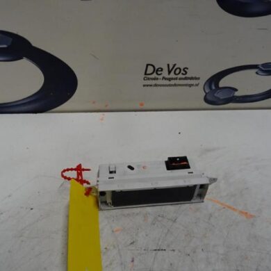 Peugeot 307 1.6 16V Display Interieur NFU 2002 6564FA