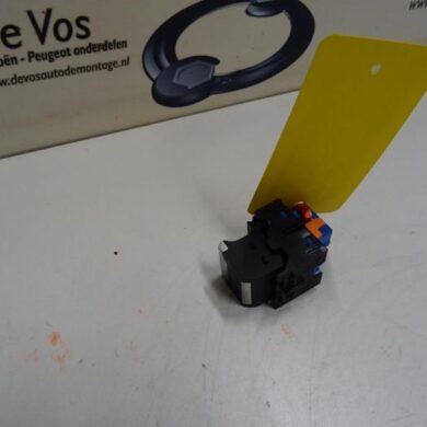Peugeot 3008  Handrem schakelaar HNSHN05 2019 98105935VV