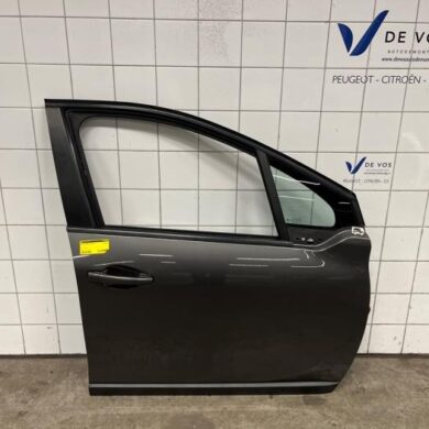 Peugeot 2008 1.2 12V e-THP PureTech 110 Front door 4-door, right 2017 9807820380
