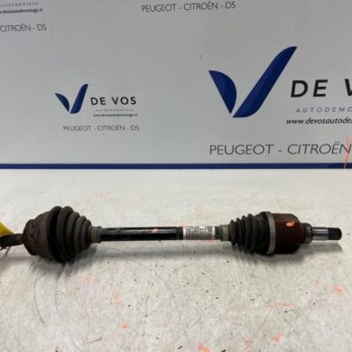 Peugeot 2008 1.2 Vti 12V PureTech 82 Aandrijfas links-voor HMZ 2017 9677209780-1609763880 20CR14