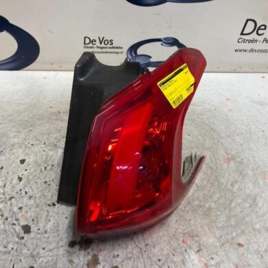 Peugeot 2008 1.2 Vti 12V PureTech 82 Achterlicht rechts 2014 9678074380