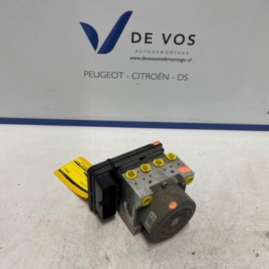 Peugeot 2008 1.2 Vti 12V PureTech 82 ABS Pomp HMZ 2014 9810293180-1611746880-1680934980