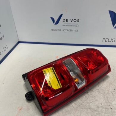 Peugeot Expert 1.5 BlueHDi 120 Achterlicht rechts 2023 9808243080