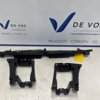 Peugeot Expert 2.0 Blue HDi 145 16V Bumperframe achter 2025 9824958380-9810216480-9810215980