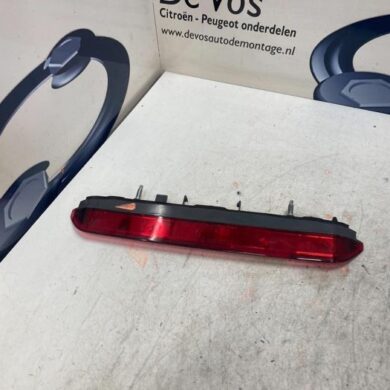 Peugeot 2008 1.2 VTi 12V PureTech 130 Extra Remlicht midden 2020 9836561780