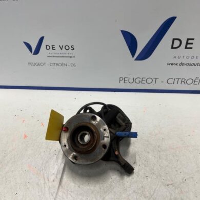 Peugeot 2008 1.2 Vti 12V PureTech 82 Fusee links-voor 2017 1607557480