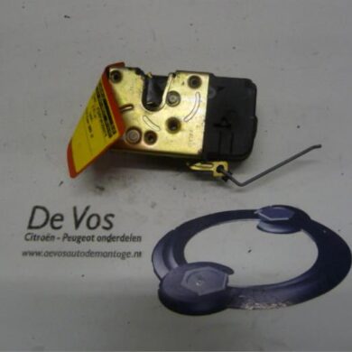 Peugeot 206 1.4 XR,XS,XT,Gentry Deurslot Mechaniek 4Deurs rechts-voor 2002 9136J1