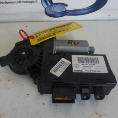 Peugeot 307 1.6 16V Raammotor Portier 2004 9222N1