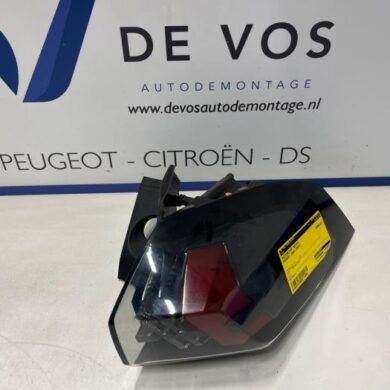 Peugeot 2008 1.2 VTi 12V PureTech 100 Achterlicht rechts 2021 9838190480