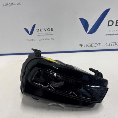Citroen C3 Aircross 1.2 e-THP PureTech 110 Koplamp rechts 2024 YQ00721080