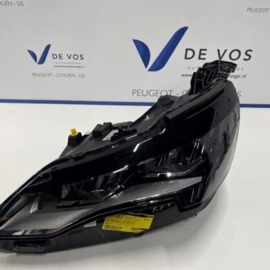 Peugeot 3008  Koplamp links 2021 1675889580
