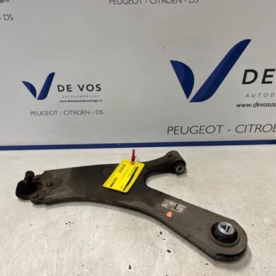 Peugeot 2008 1.2 VTi 12V PureTech 100 Front wishbone, left 2020 9831682580